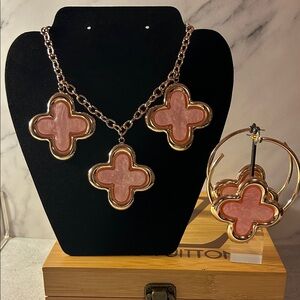 Elegant Gold and Pink Clover Jewelry Set